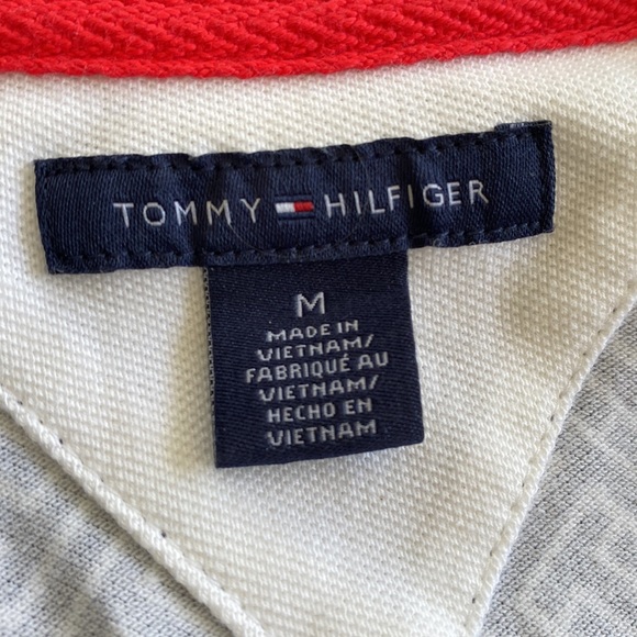 Tommy Hilfiger tie wrap dress. Logo pattern, with belt tie waist. Size Medium. - Picture 4 of 8